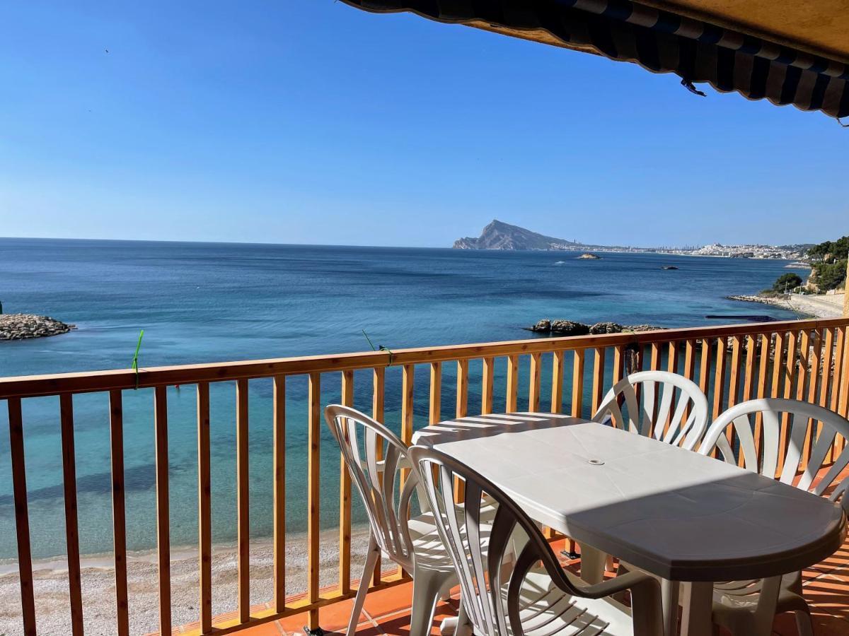 Sunrise Beachfront Apartment By The Marina Алтеа Екстериор снимка