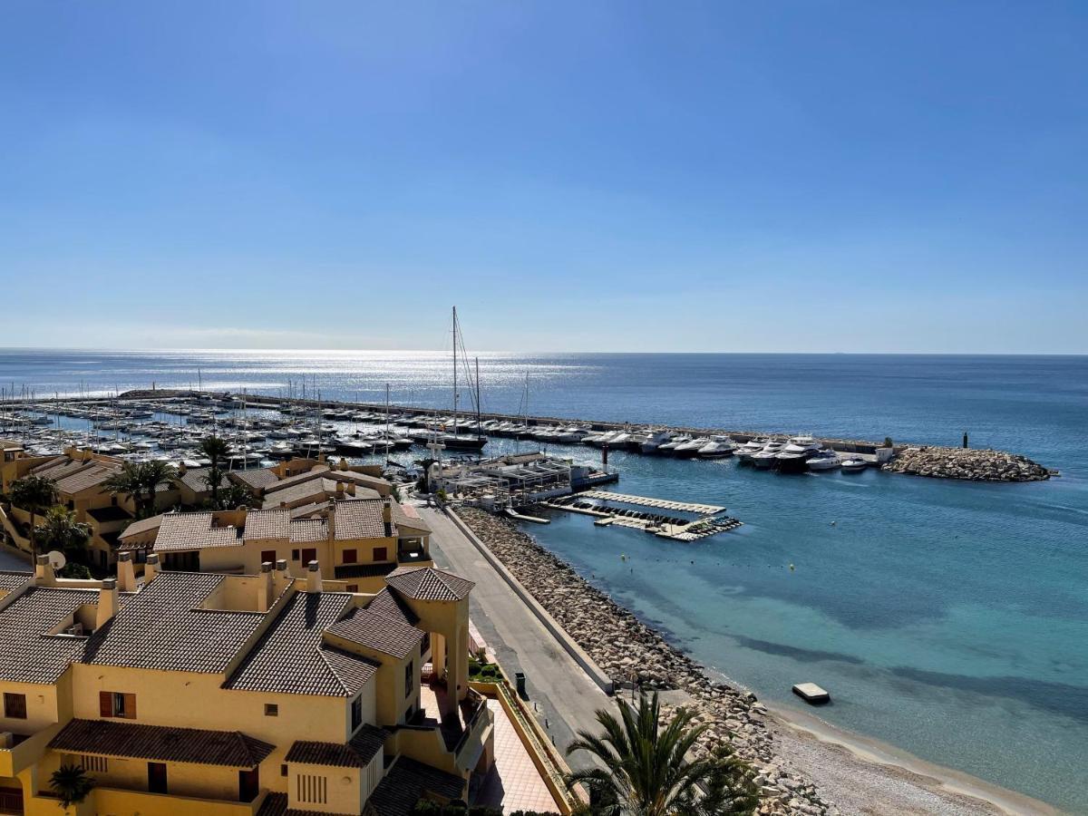 Sunrise Beachfront Apartment By The Marina Алтеа Екстериор снимка
