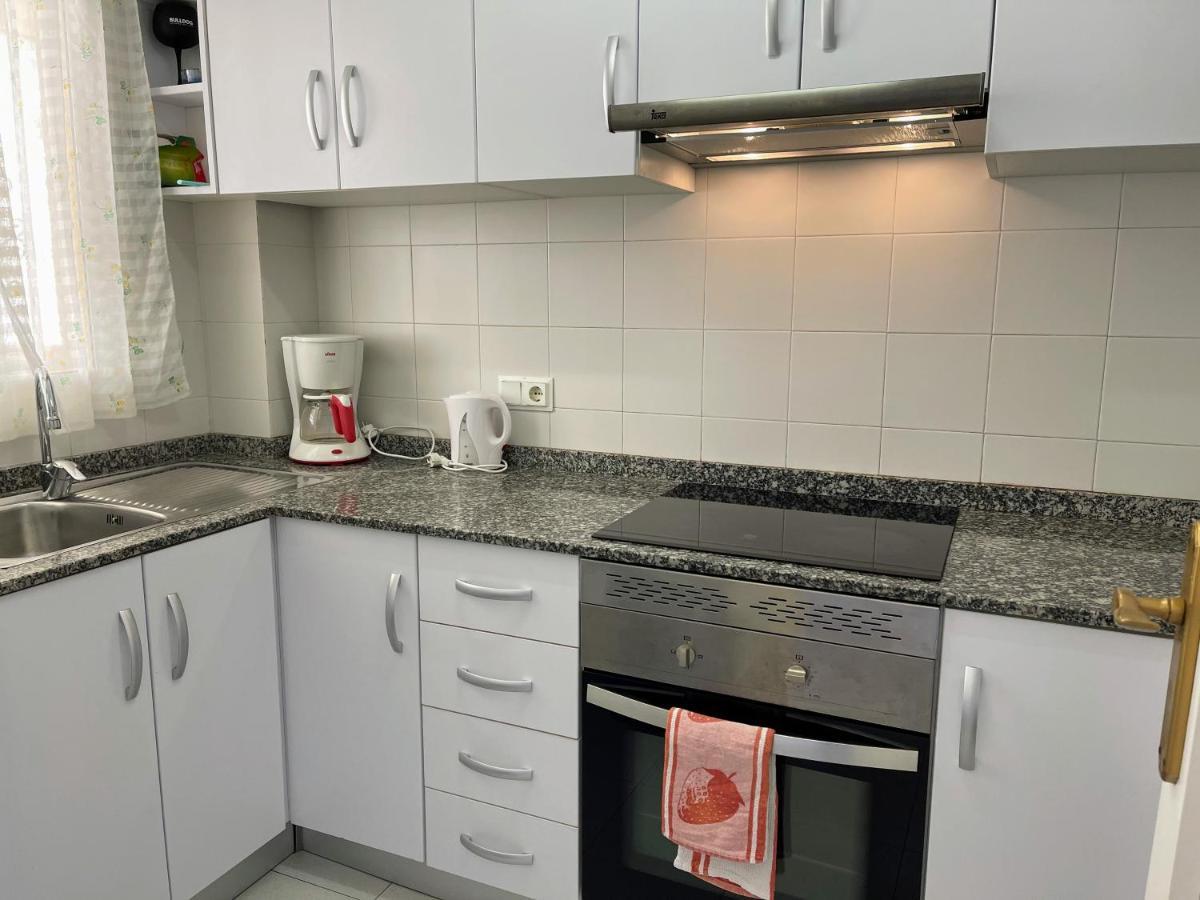Sunrise Beachfront Apartment By The Marina Алтеа Екстериор снимка
