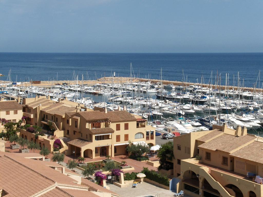 Sunrise Beachfront Apartment By The Marina Алтеа Екстериор снимка